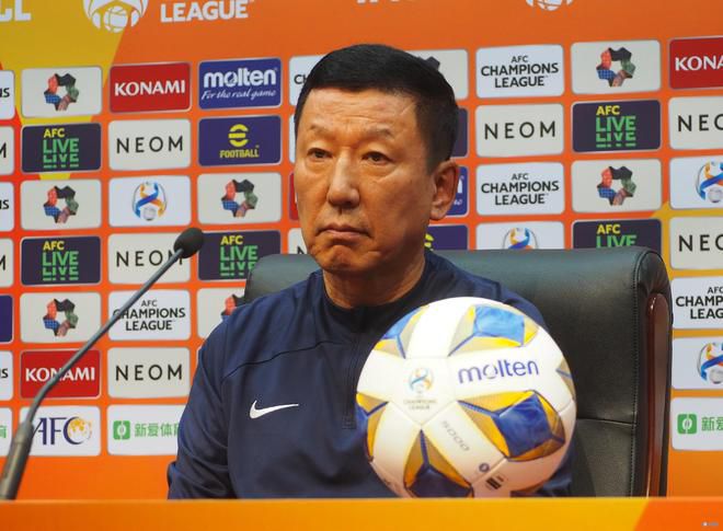 现年29岁的斯特林在2022年夏天离开曼城加盟切尔西，转会费为5620万欧元。